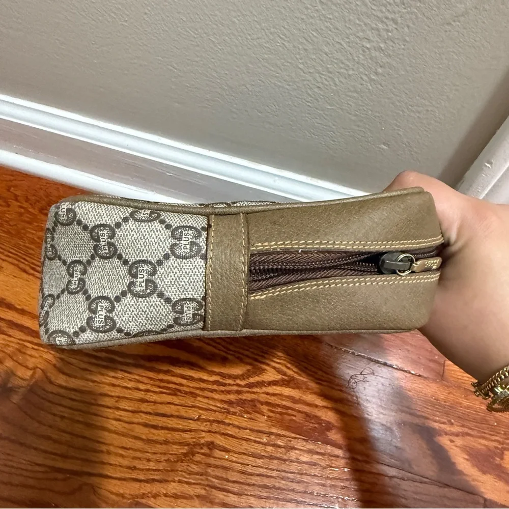 Gucci Plus Vintage Toiletry Bag - Picture 6 of 9
